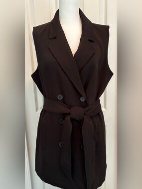 Simply Vera Vera Wang , long button front and tie vest. Sleeveless blazer. NWOT.